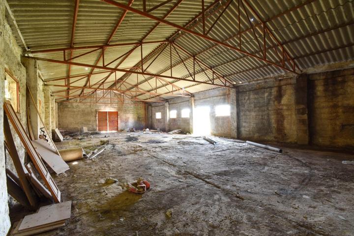 Nave industrial en el paraje del Ginatar, Dúrcal, a escasos metros del pabellón deportivo. photo 0