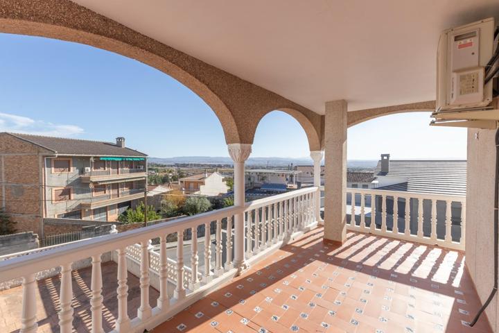 Amplio Pareado en Vega de Granada: Tu Nuevo Hogar Espera por Ti photo 0