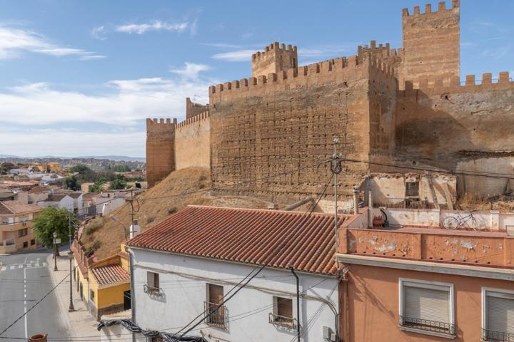 Amplia Casa en Venta en Guadix - Oportunidad de Inversión photo 0