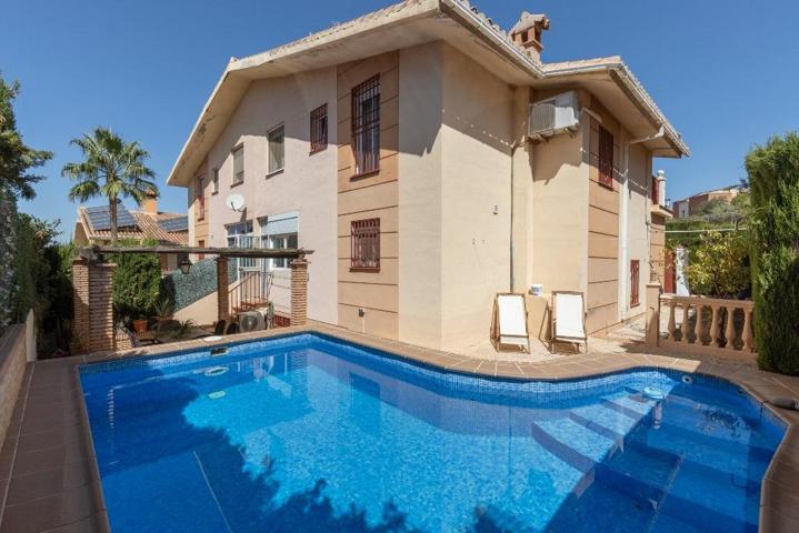 Casa pareada con piscina, en Huétor Vega photo 0