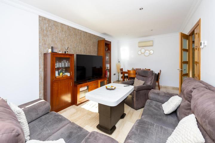 Adosado con piscina, en la mejor zona de Pulianas. photo 0