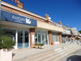 2 locales comerciales uno de ellos se puede hace vivienda, en buena zona y a pie de calle, con entrada delantera, traser photo 0