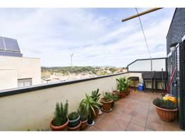 ATICO-DÚPLEX DE OBRA SEMINUEVA, 2 HABITACIONES MÁS ESTUDIO Y TERRAZA DE 16m² EN EL POBLENOU photo 0