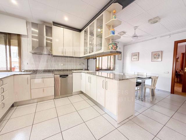OPORTUNIDAD!!! PISO 100m² EN CONCÓRDIA, 3 HABITACIONES DOBLES, 2 BAÑOS, BALCÓN Y PATIO DE 26m² photo 0