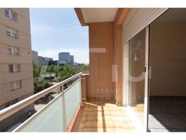 PISO DE 100² JUNTO A L'EIX MACIÀ, 4 HABITACIONES, 2 BAÑOS, 2 BALCONES Y POSIBILIDAD DE 2 PLAZAS DE PK photo 0