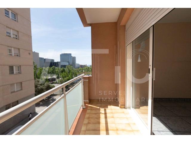 PISO DE 100² JUNTO A L'EIX MACIÀ, 4 HABITACIONES, 2 BAÑOS, 2 BALCONES Y POSIBILIDAD DE 2 PLAZAS DE PK photo 0