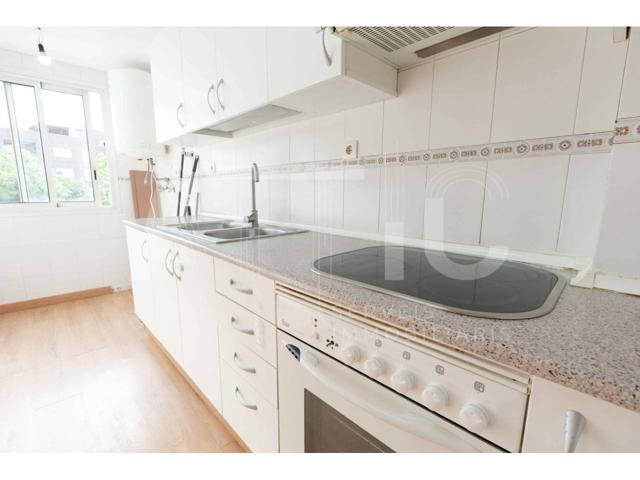 OPORTUNIDAD!!! PISO EN TERRASSA JUNTO ESTACIÓN EST, 2 HABITACIONES, BALCÓN ASCENSOR, PARKING Y TRASTERO photo 0