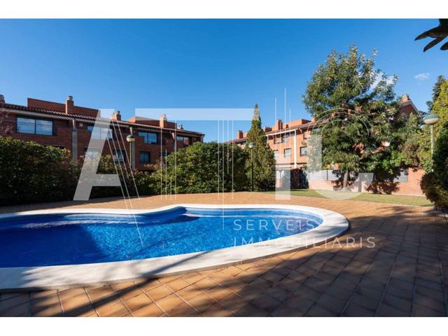 CASA ADOSADA EN SANT CUGAT(MIRA-SOL) CON ZONA COMUNITARIA CON PISCINA, GARAJE PARA 2 COCHES, PATIO, 3 HABITACIONES Y EST photo 0