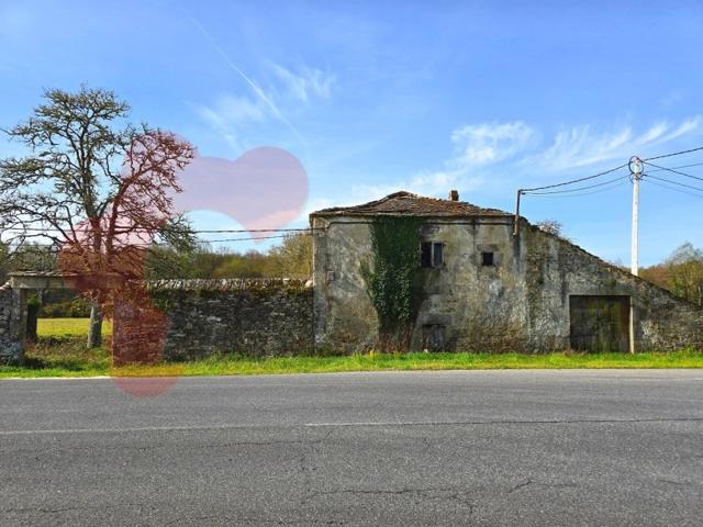 Casa En venta en Begonte photo 0