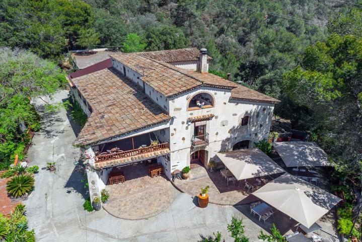 MOLINS DE REI. Masia con negocio de restauración photo 0
