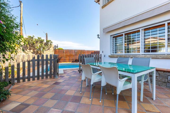 Chalet pareado en Premià de Dalt con piscina, bodega y sauna privada photo 0