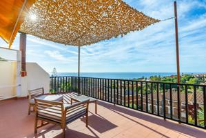 Chalet pareado en Teià con vistas panorámicas al mar, piscina y apartamento independiente. photo 0