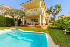 Chalet independiente en Vilassar de Dalt con 6 habitaciones, piscina privada y vistas al mar photo 0