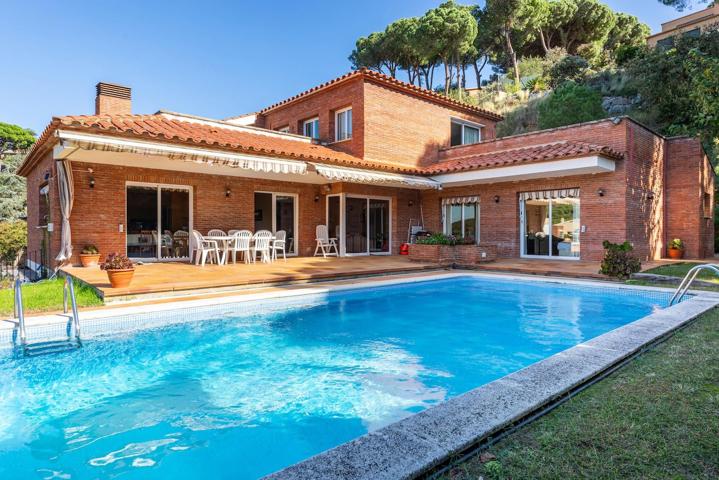 Chalet independiente en Caldes dEstrac con piscina y vistas panorámicas a la costa de Barcelona photo 0