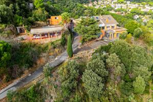 Gran finca independiente con 3 viviendas, piscina y 13 habitaciones en Alella (Coma Fosca Can Comulada) photo 0
