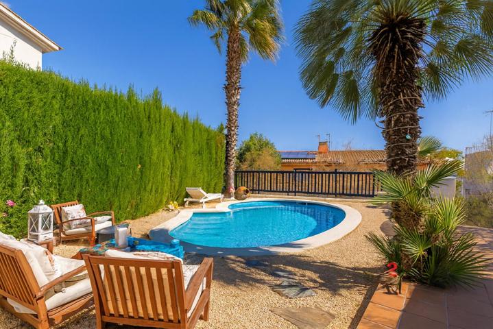 Adosado con vistas, buhardilla y piscina privada en Tiana photo 0