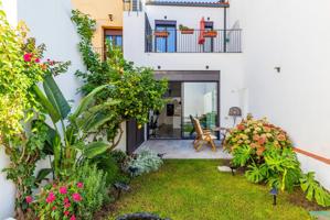 Casa adosada de pueblo rehabilitada en 2018 con piscina salada en el centro de Mataró photo 0