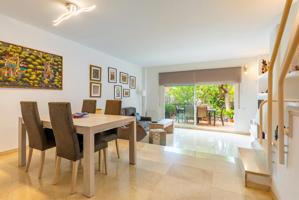 Adosada en zona tranquila y cerca del centro del pueblo photo 0