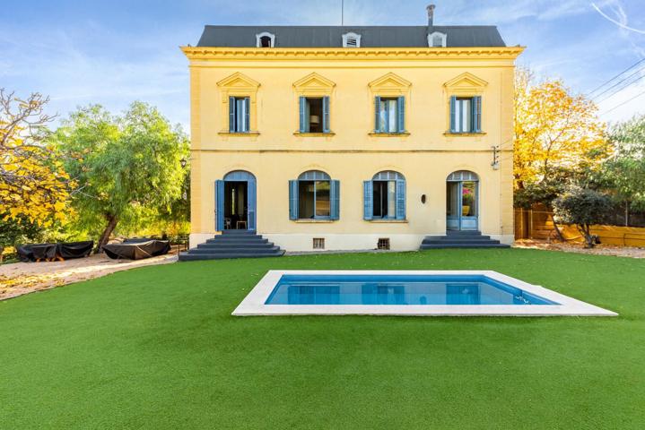 Casa colonial neoclásica catalogada con jardín y piscina en El Masnou photo 0