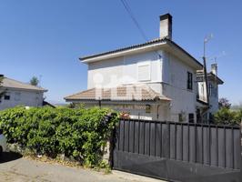 Venta de un chalet pareado en Navalperal de Pinares photo 0