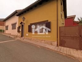 Chalet pareado en venta en Navalperal de Pinares photo 0