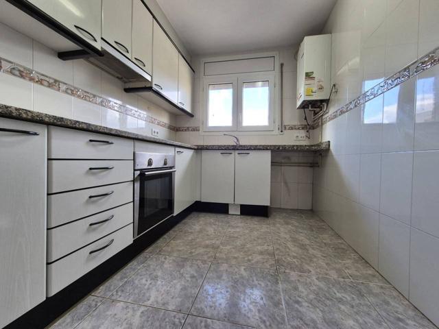 Piso en venta en Manlleu photo 0