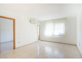 Piso en venta en Roda de Ter photo 0