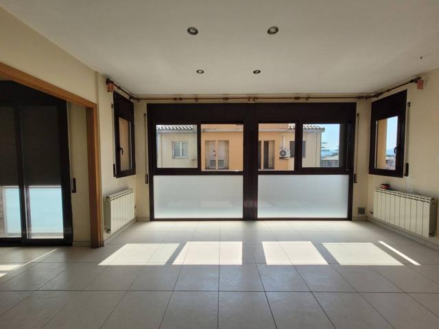 Piso en venta en Manlleu photo 0