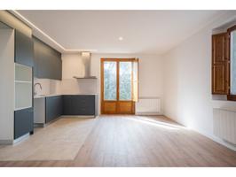 Piso en venta en Vic photo 0