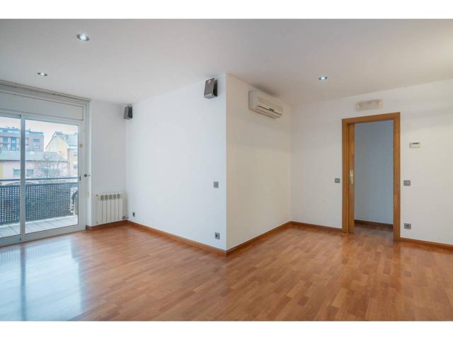 Piso en venta en Vic photo 0