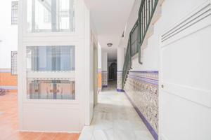 VIVE EL ALMA DE TRIANA EN ESTE BAJO CON ENCANTO SEVILLANO photo 0