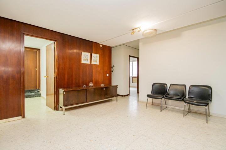 SE VENDE OFICINA o COMO VIVIENDA HABITUAL EN CALLE ARJONA. photo 0