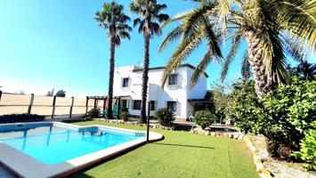 CHALET EN URBANIZACION LOS NARANJOS EN CARMONA photo 0