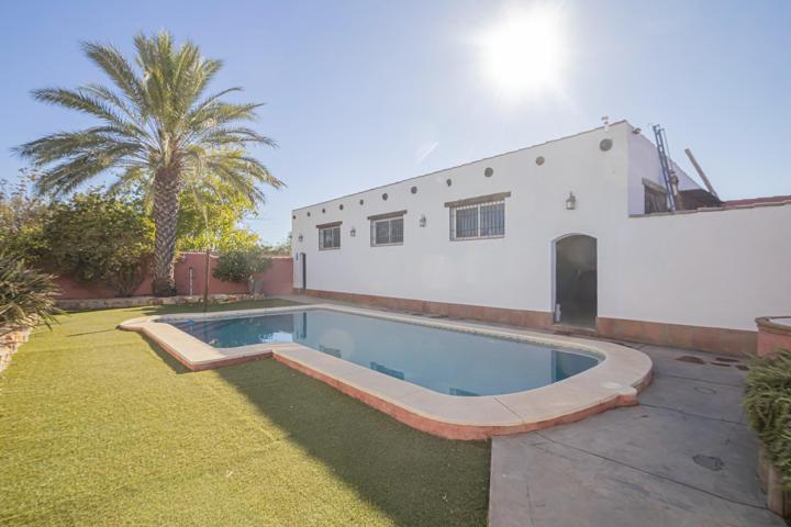 CHALET EN URBANIZACION LOS NARANJOS EN CARMONA photo 0