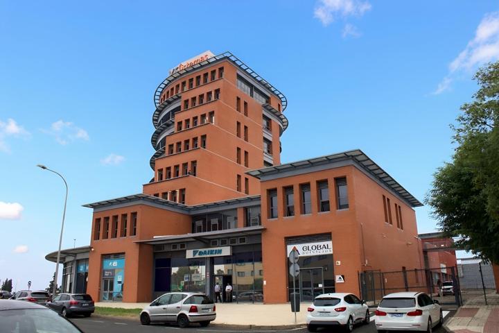 OFICINA COMERCIAL EN EDIFICIO NUDO NORTE, LUIS FUENTES BEJARANO, 60. photo 0