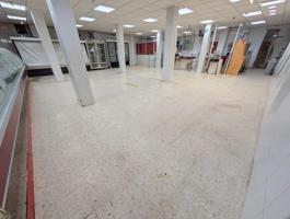 Oportunidad única en Polígono Sur: Local Comercial de Esquina photo 0