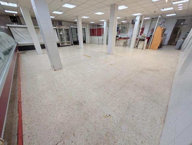 Oportunidad única en Polígono Sur: Local Comercial de Esquina photo 0