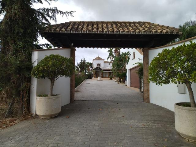 Villa En venta en Estepona photo 0