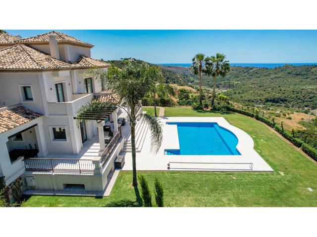 Villa en Montemayor Country Club, vistas panorámicas del mar y montaña photo 0