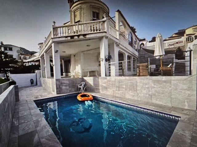 Villa En venta en Benalmádena photo 0
