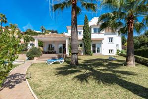 Villa En venta en Marbella photo 0