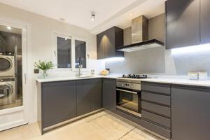 Exclusiva vivienda reformada con estilo moderno en el corazón de Alicante photo 0