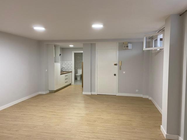 ¡Oportunidad única! Oficina reformada y adaptada como vivienda en el centro de Alicante photo 0