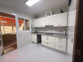 VIVIENDA AMPLIA CON DOS PLAZAS DE GARAJE EN LA FLORIDA photo 0