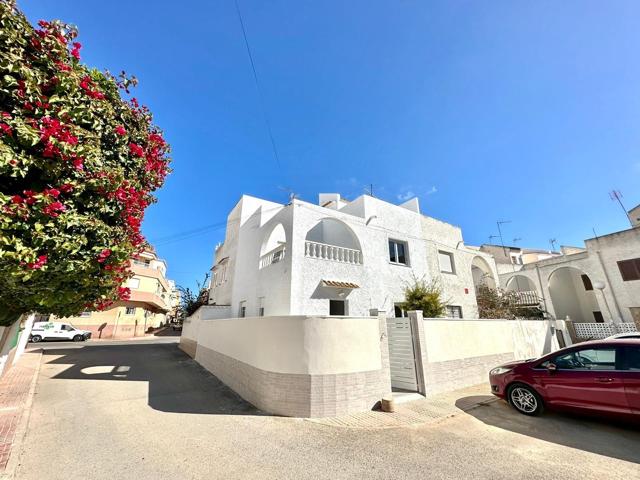 SE VENDE CHALET ADOSADO CON JARDIN EN ESQUINA DE 3D EN TORREVIEJA ZONA PLAYA DE LOS LOCOS photo 0