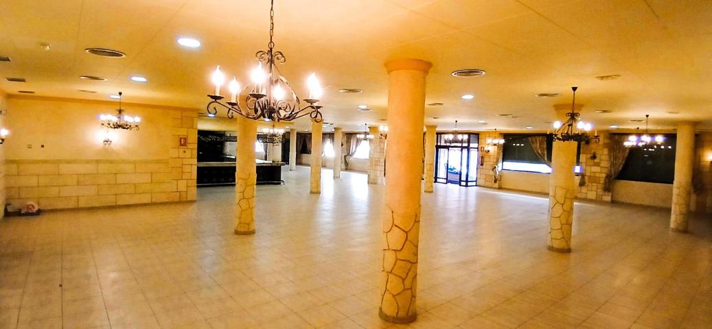 SE ALQUILA LOCAL COMERCIAL RESTAURANTE DE 700 MTS photo 0