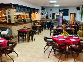 SE ALQUILA CON TRASPASO RESTAURANTE CENTRICO EN TORREVIEJA photo 0