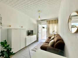 SE VENDE CHALET ADOSADO DE 2D SEMIREFORMADO Y SIN VECINOS ARRIBA EN TORREVIEJA photo 0