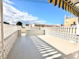SE VENDE CHALET ADOSADO DE 2D SEMIREFORMADO Y SIN VECINOS ARRIBA EN TORREVIEJA photo 0