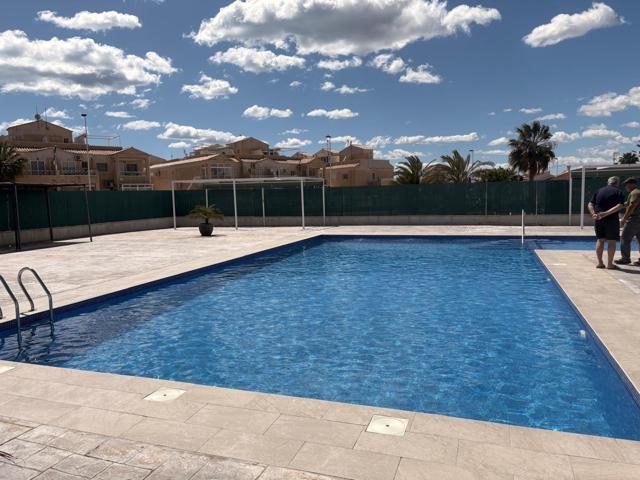 SE VENDE BUNGALOW JUNTO AL  LAGO ROSA  EN TORREVIEJA photo 0